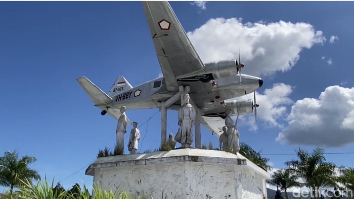 Avro Anson Pesawat Terbang Pertama yang Dibeli dari Emas Kaum Ibu Minang