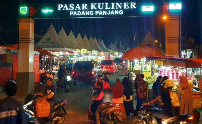 Nikmatnya Berburu Makanan di Pasar Kuliner Padang Panjang