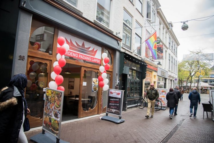 Kisah Pemilik Waroeng Padang Lapek yang Terkenal Seantero Den Haag