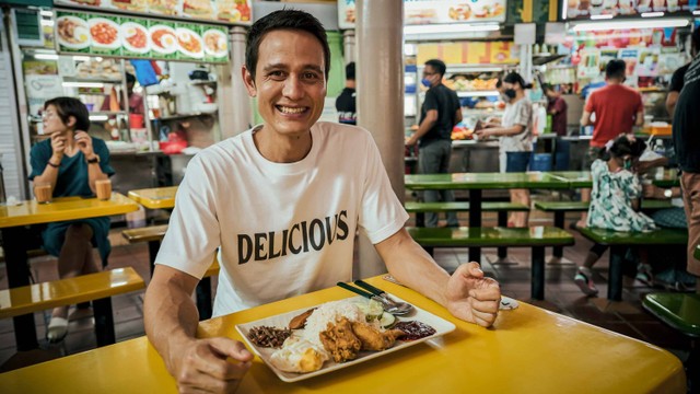 Pernah Kulineran ke Indonesia, Mark Wiens Fans Berat Nasi Padang