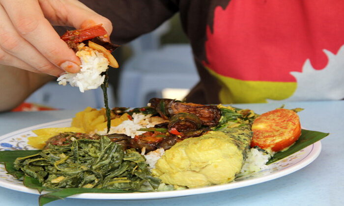 Alasan Orang Minang Lebih Suka Makan Pakai Tangan Ketimbang Sendok