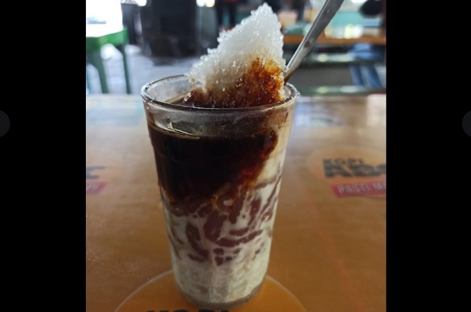 Gokil! Demi Menyantap Es Cendol di Padang, Pria Ini Rela Terbang dari Jakarta