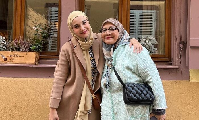 Ibunda Zaskia Sungkar Buka Resto Padang di Belanda