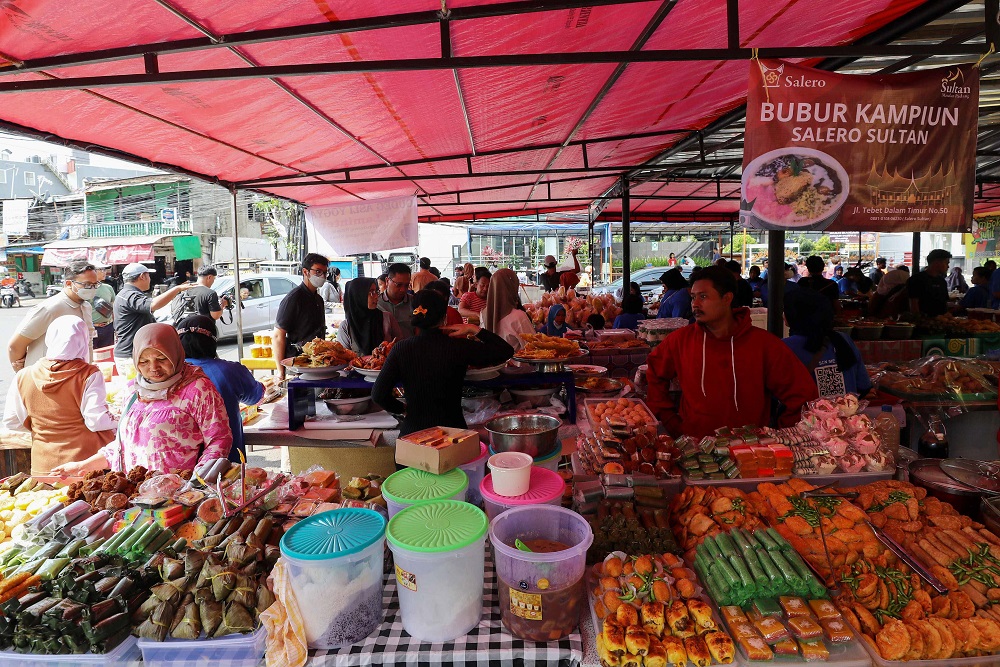 Pasar Pabukoan, Surganya Makanan Khas Minangkabau Saat Ramadhan